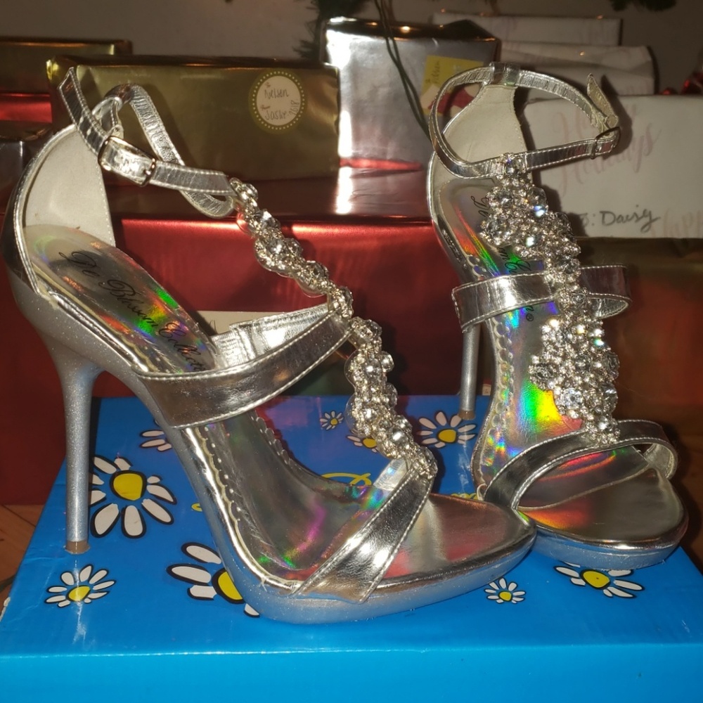 Prom/Pageant 4.5 heels.